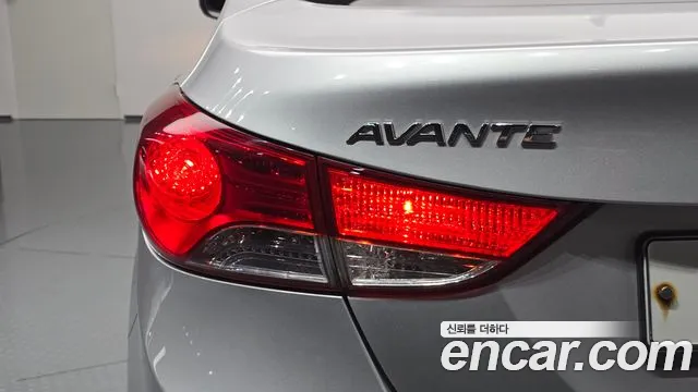 Hyundai Avante — фото 23