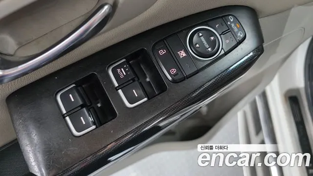 Kia Carnival — фото 11