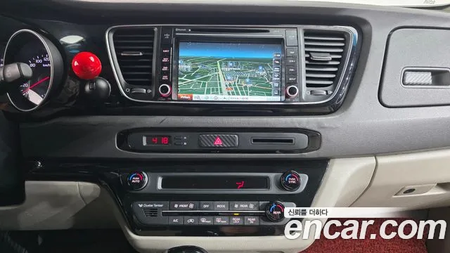 Kia Carnival — фото 13