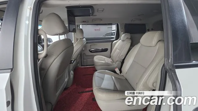 Kia Carnival — фото 15