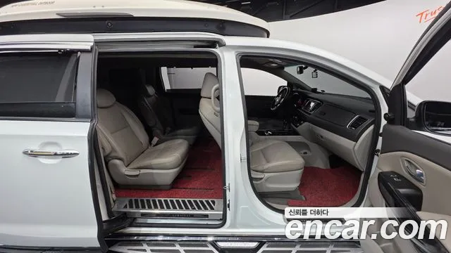 Kia Carnival — фото 18
