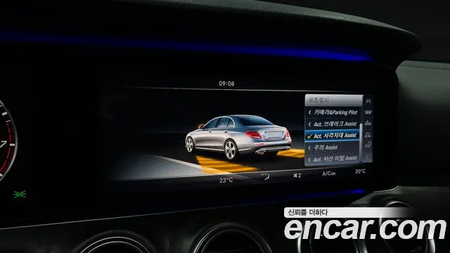 Mercedes-Benz E-Class — фото 14