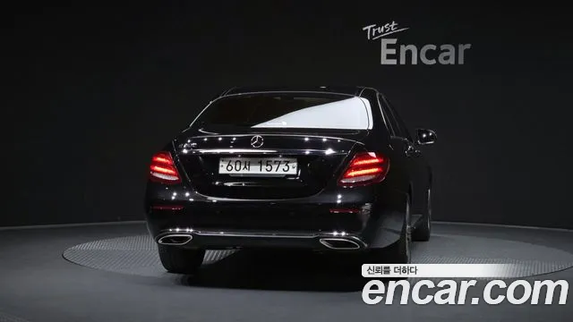 Mercedes-Benz E-Class — фото 3
