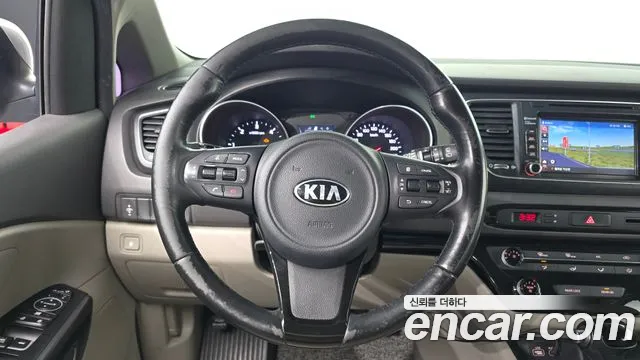 Kia Carnival — фото 15