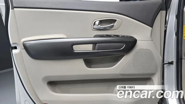 Kia Carnival — фото 24