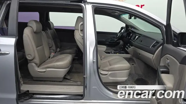 Kia Carnival — фото 26