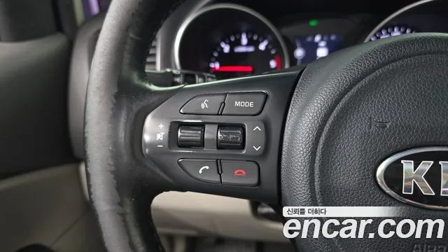 Kia Carnival — фото 29