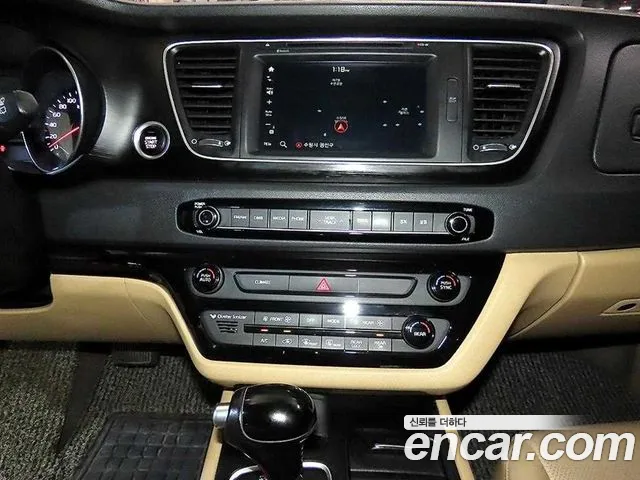 Kia Carnival — фото 11