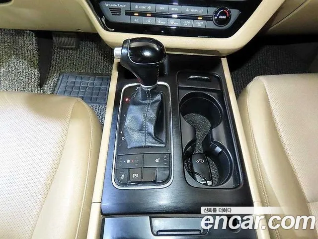 Kia Carnival — фото 12