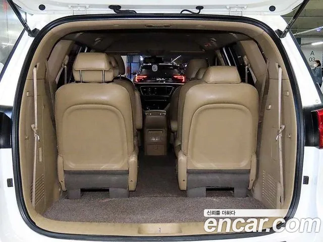 Kia Carnival — фото 18