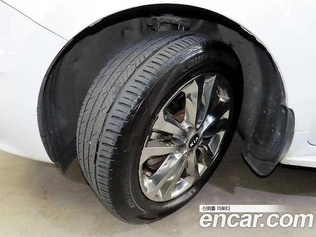 Kia Carnival — фото 20