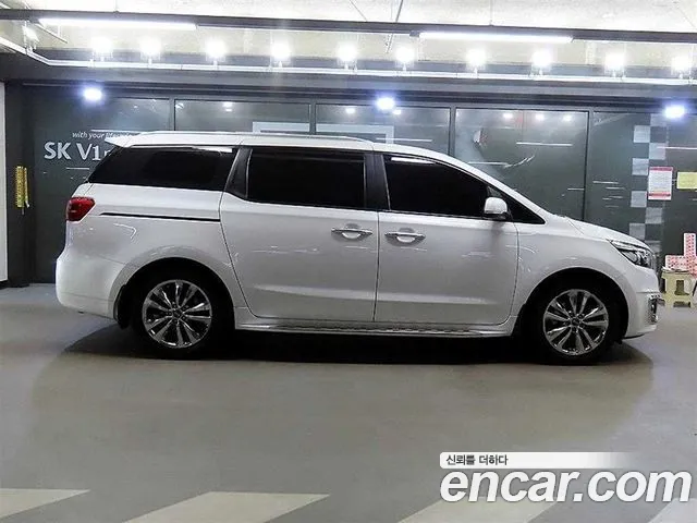 Kia Carnival — фото 3