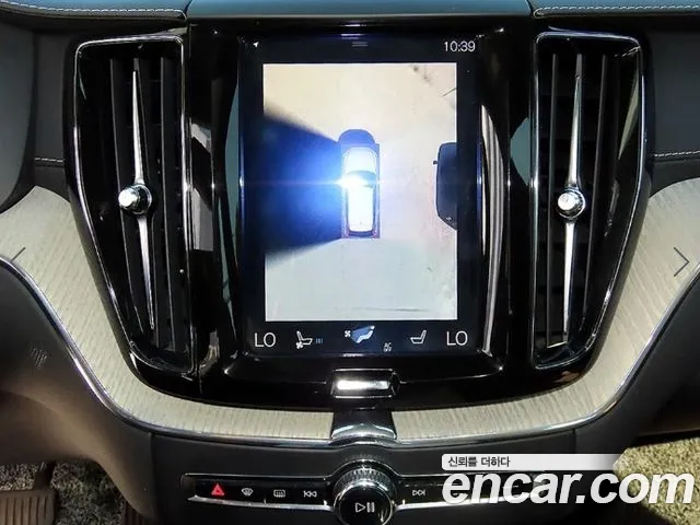 Volvo XC60 — фото 13