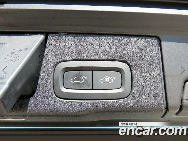 Volvo XC60 — фото 16