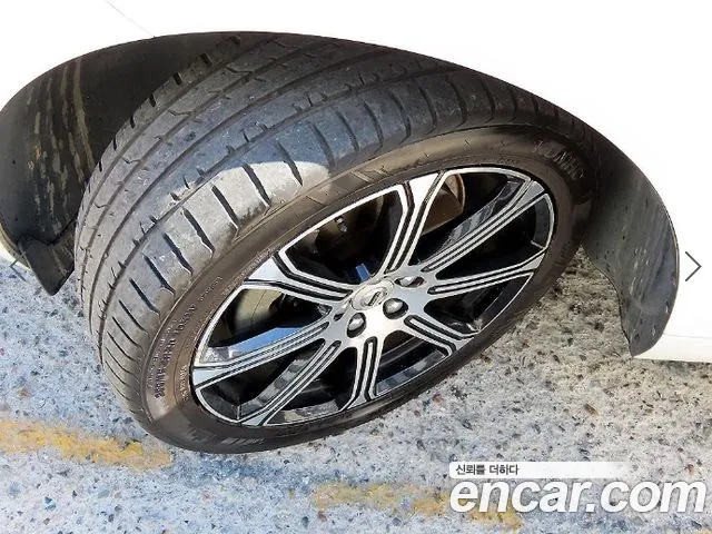 Volvo XC60 — фото 20