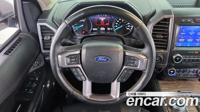 Ford Expedition — фото 14