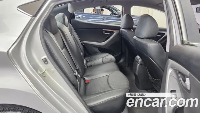 Hyundai Avante — фото 11