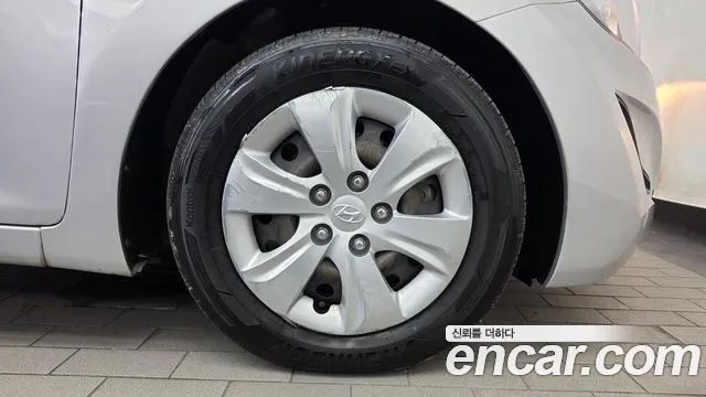 Hyundai Avante — фото 21