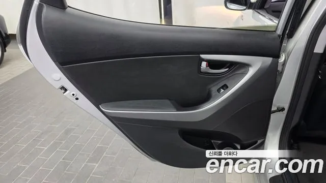 Hyundai Avante — фото 25