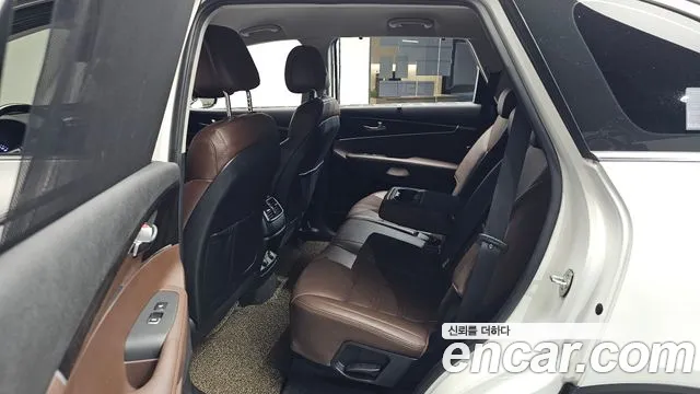 Kia Sorento — фото 11