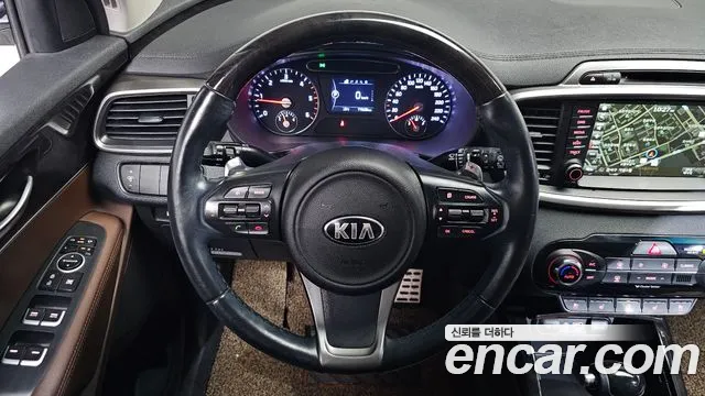Kia Sorento — фото 12