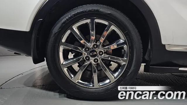 Kia Sorento — фото 21
