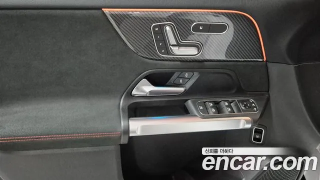 Mercedes-Benz GLB-Class — фото 11