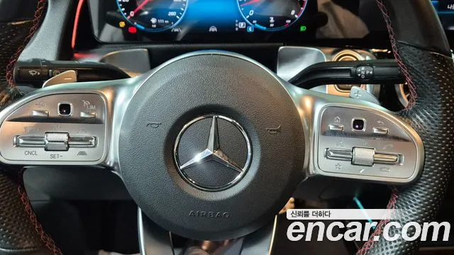 Mercedes-Benz GLB-Class — фото 12