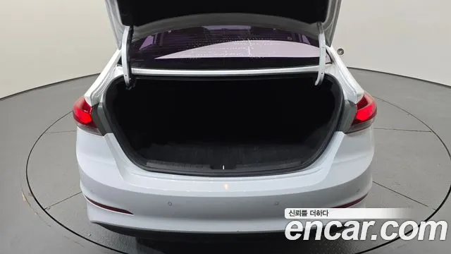 Hyundai Avante — фото 16