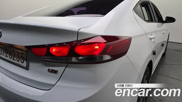 Hyundai Avante — фото 23