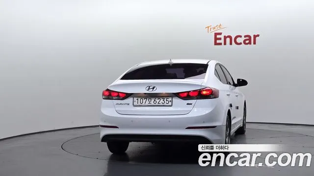 Hyundai Avante — фото 4