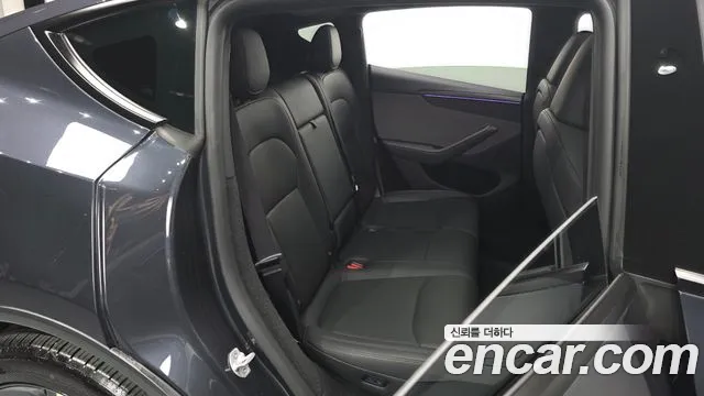 Tesla Model Y — фото 12