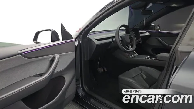 Tesla Model Y — фото 10