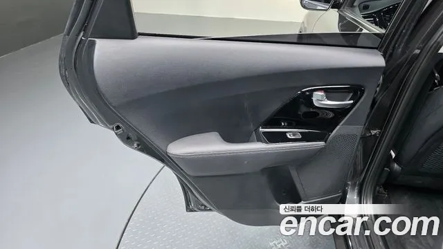 Kia Niro — фото 25