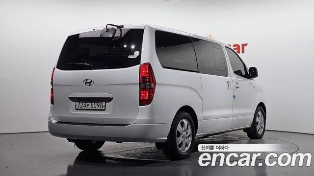 Hyundai Starex — фото 2