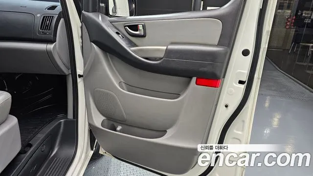 Hyundai Starex — фото 25
