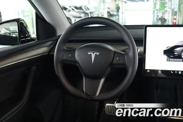 Tesla Model Y — фото 11