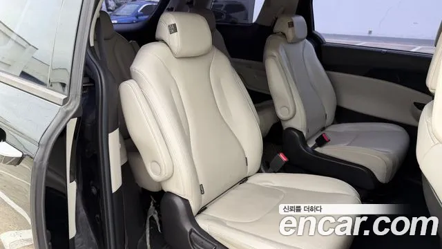 Kia Carnival — фото 17