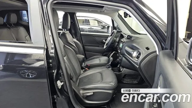 Jeep Renegade — фото 11