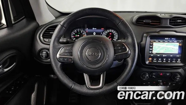 Jeep Renegade — фото 13