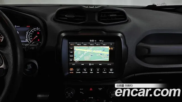 Jeep Renegade — фото 14