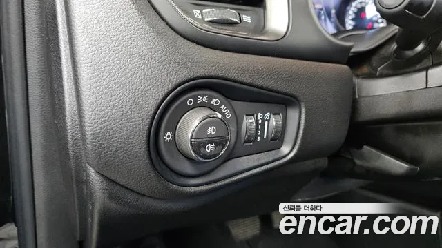 Jeep Renegade — фото 19