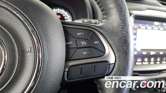Jeep Renegade — фото 31