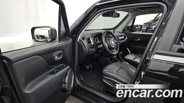 Jeep Renegade — фото 10