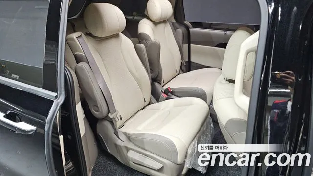 Kia Carnival — фото 12