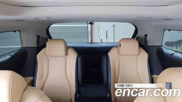 Kia Carnival — фото 12