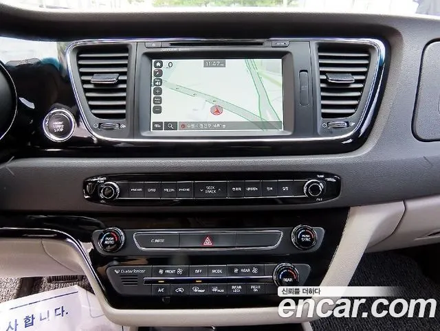 Kia Carnival — фото 11