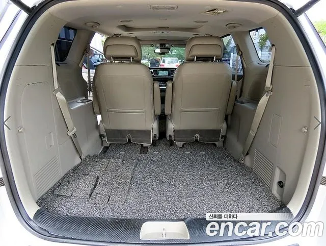 Kia Carnival — фото 17