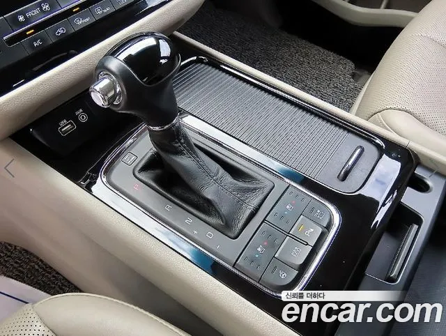 Kia Carnival — фото 10