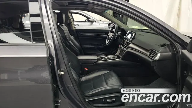 Honda Accord — фото 11